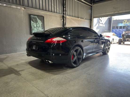 PORSCHE-PANAMERA-2011