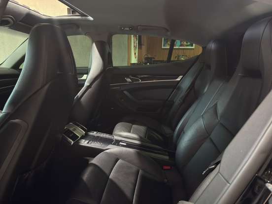 PORSCHE-PANAMERA-2011