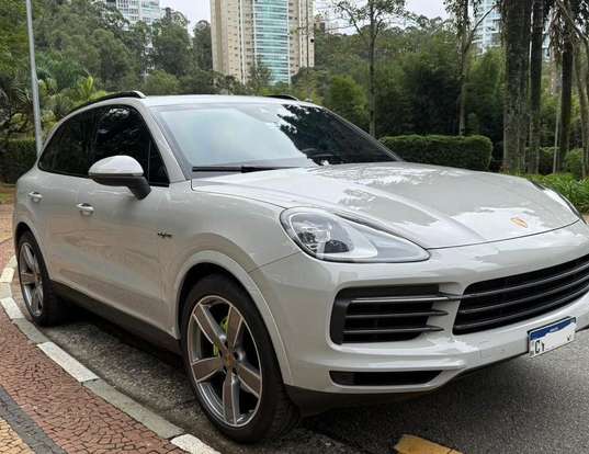 PORSCHE-CAYENNE-2023