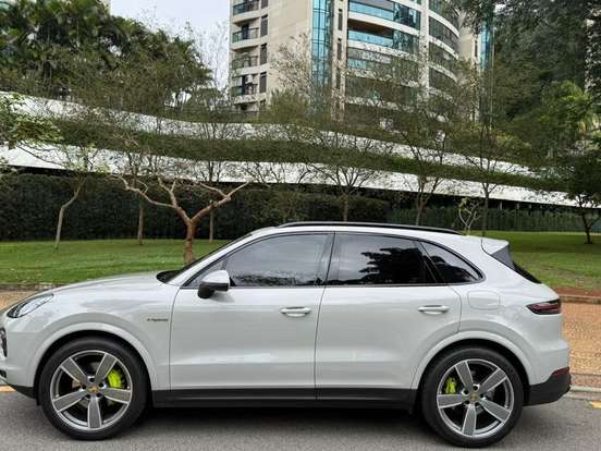 PORSCHE-CAYENNE-2023