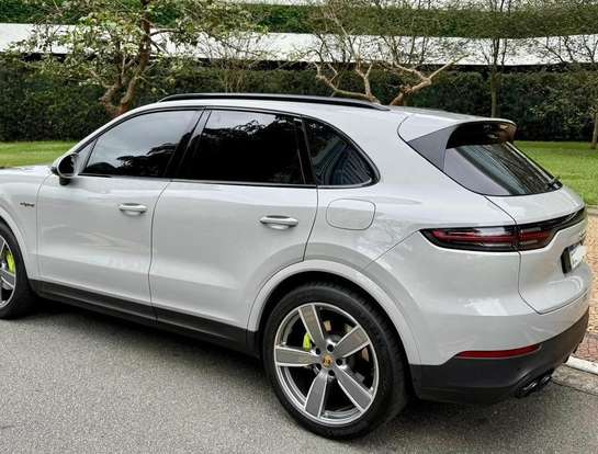 PORSCHE-CAYENNE-2023