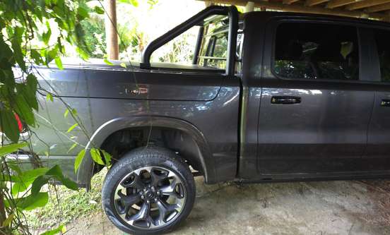 RAM-1500-5.7 V8 GASOLINA LIMITED NIGHT EDITION CD 4X4 AUTOMÁTICO RAM-1500-2024