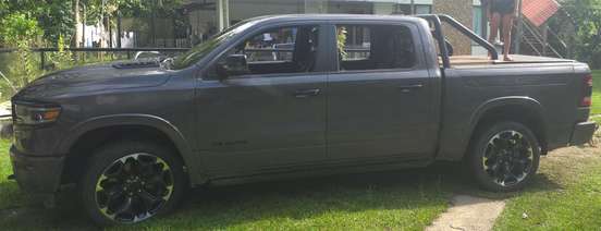 RAM-1500-5.7 V8 GASOLINA LIMITED NIGHT EDITION CD 4X4 AUTOMÁTICO RAM-1500-2024