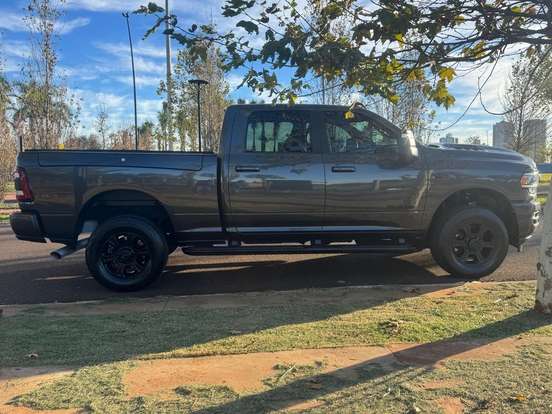 RAM-2500-6.7 I6 TURBO DIESEL LARAMIE NIGHT EDITION CD 4X4 AUTOMÁTICO RAM-2500-2024