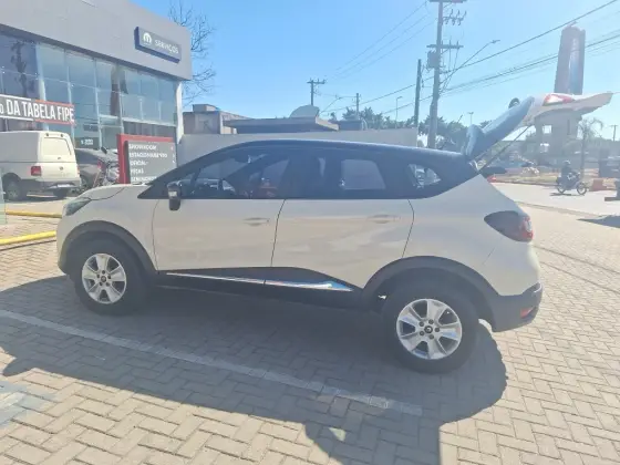 RENAULT CAPTUR 1.6 16V SCE FLEX LIFE X-TRONIC RENAULT CAPTUR 1.6 16V SCE FLEX LIFE X-TRONIC