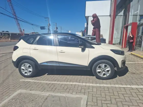 RENAULT CAPTUR 1.6 16V SCE FLEX LIFE X-TRONIC RENAULT CAPTUR 1.6 16V SCE FLEX LIFE X-TRONIC