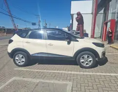 RENAULT CAPTUR 1.6 16V SCE FLEX LIFE X-TRONIC RENAULT CAPTUR 1.6 16V SCE FLEX LIFE X-TRONIC