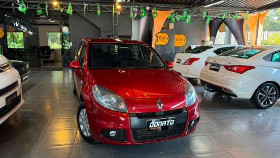 RENAULT-SANDERO-2013
