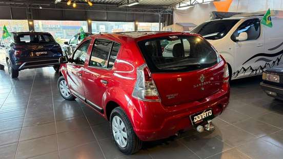 RENAULT-SANDERO-2013