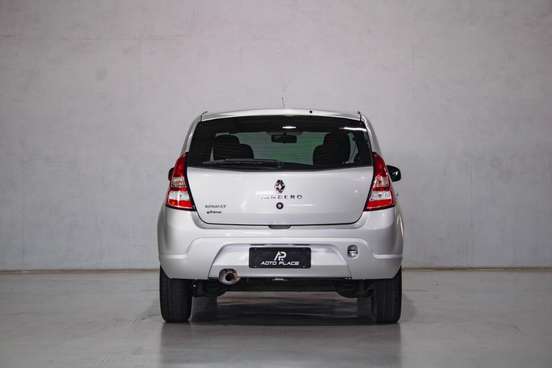RENAULT-SANDERO-2012