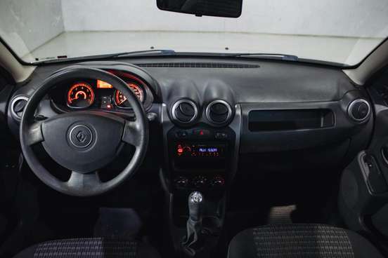 RENAULT-SANDERO-2012