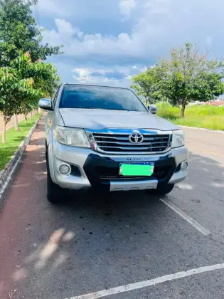 TOYOTA HILUX 2.5 STD 4X4 CD 16V TURBO DIESEL 4P MANUAL