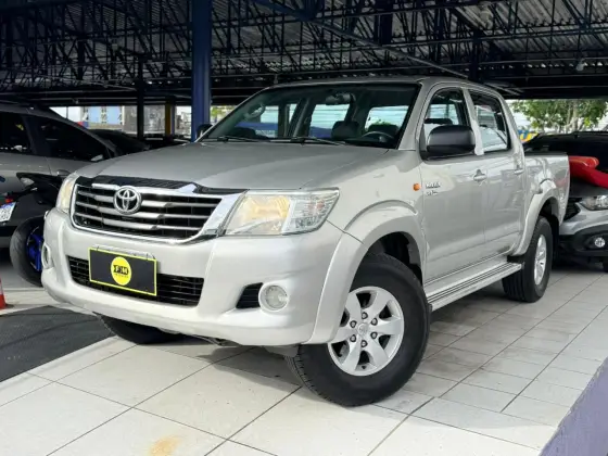 TOYOTA HILUX 2.7 SR 4X2 CD 16V FLEX 4P AUTOMÁTICO TOYOTA HILUX 2.7 SR 4X2 CD 16V FLEX 4P AUTOMÁTICO