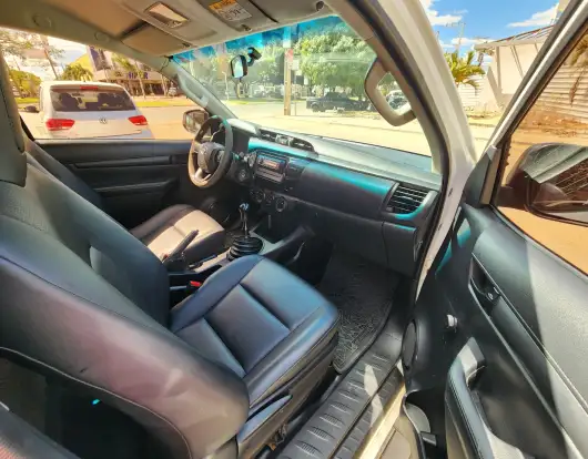 TOYOTA-HILUX-2019