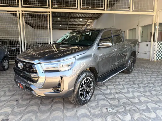 TOYOTA HILUX 2.8 D-4D TURBO DIESEL CD SRX 4X4 AUTOMÁTICO TOYOTA HILUX 2.8 D-4D TURBO DIESEL CD SRX 4X4 AUTOMÁTICO