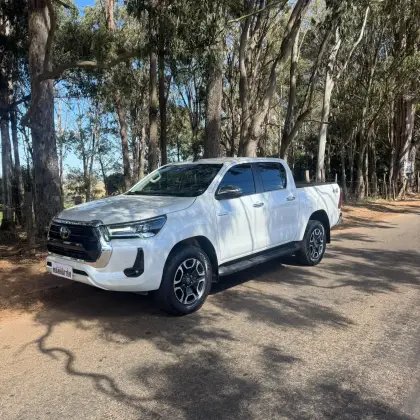 TOYOTA HILUX 2.8 D-4D TURBO DIESEL CD SRX 4X4 AUTOMÁTICO