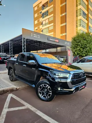 TOYOTA HILUX 2.8 D-4D TURBO DIESEL CD SRX 4X4 AUTOMÁTICO TOYOTA HILUX 2.8 D-4D TURBO DIESEL CD SRX 4X4 AUTOMÁTICO