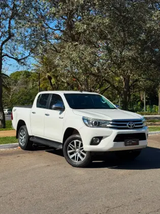 TOYOTA HILUX 2.8 SRX 4X4 CD 16V DIESEL 4P AUTOMÁTICO TOYOTA HILUX 2.8 SRX 4X4 CD 16V DIESEL 4P AUTOMÁTICO