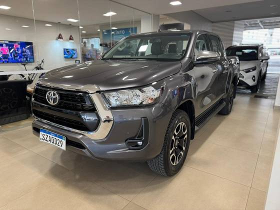 TOYOTA HILUX 2.8 D-4D TURBO DIESEL CD SRV 4X4 AUTOMÁTICO