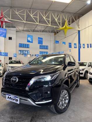 TOYOTA HILUX 2.8 D-4D TURBO DIESEL CD SRX 4X4 AUTOMÁTICO
