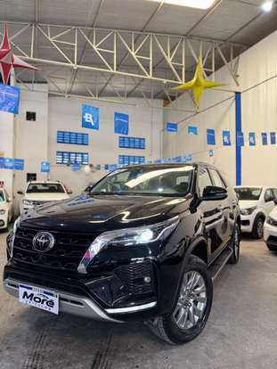 TOYOTA-HILUX-2023