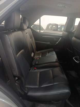 TOYOTA-HILUX-2023