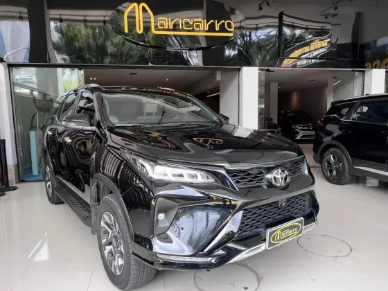 TOYOTA HILUX SW4 2.8 D-4D TURBO DIESEL DIAMOND 7L 4X4 AUTOMÁTICO TOYOTA HILUX SW4 2.8 D-4D TURBO DIESEL DIAMOND 7L 4X4 AUTOMÁTICO