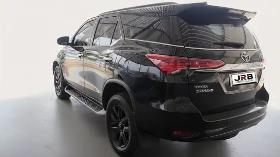 TOYOTA-HILUX SW4-2017