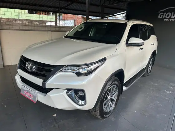 TOYOTA HILUX SW4 2.8 SRX 4X4 7 LUGARES 16V TURBO INTERCOOLER DIESEL 4P AUTOMÁTICO TOYOTA HILUX SW4 2.8 SRX 4X4 7 LUGARES 16V TURBO INTERCOOLER DIESEL 4P AUTOMÁTICO