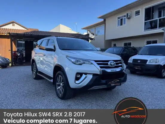 TOYOTA-HILUX SW4-2.8 SRX 4X4 7 LUGARES 16V TURBO INTERCOOLER DIESEL 4P AUTOMÁTICO TOYOTA-HILUX SW4-2016