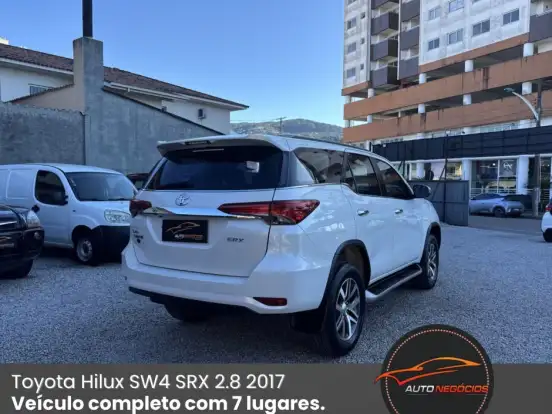 TOYOTA-HILUX SW4-2.8 SRX 4X4 7 LUGARES 16V TURBO INTERCOOLER DIESEL 4P AUTOMÁTICO TOYOTA-HILUX SW4-2016