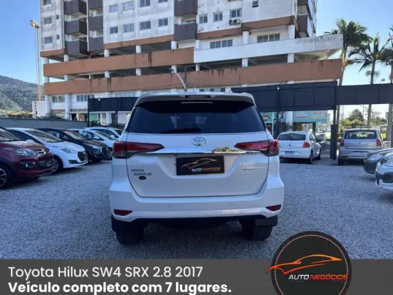 TOYOTA-HILUX SW4-2.8 SRX 4X4 7 LUGARES 16V TURBO INTERCOOLER DIESEL 4P AUTOMÁTICO TOYOTA-HILUX SW4-2016