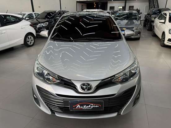 TOYOTA-YARIS-2018
