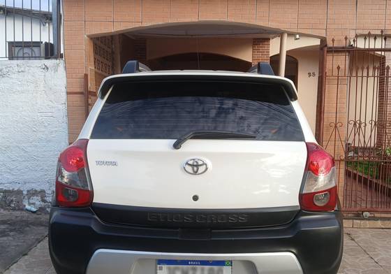 TOYOTA ETIOS 1.5 PLATINUM SEDAN 16V FLEX 4P MANUAL