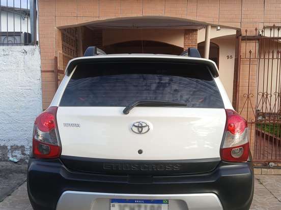 TOYOTA-ETIOS-1.5 PLATINUM SEDAN 16V FLEX 4P MANUAL TOYOTA-ETIOS-2013