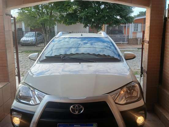 TOYOTA-ETIOS-1.5 PLATINUM SEDAN 16V FLEX 4P MANUAL TOYOTA-ETIOS-2013