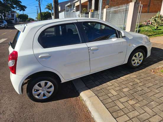 TOYOTA-ETIOS-2016