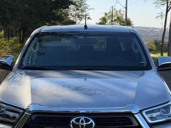 TOYOTA-HILUX-2.8 D-4D TURBO DIESEL CD SRV 4X4 AUTOMÁTICO TOYOTA-HILUX-2025