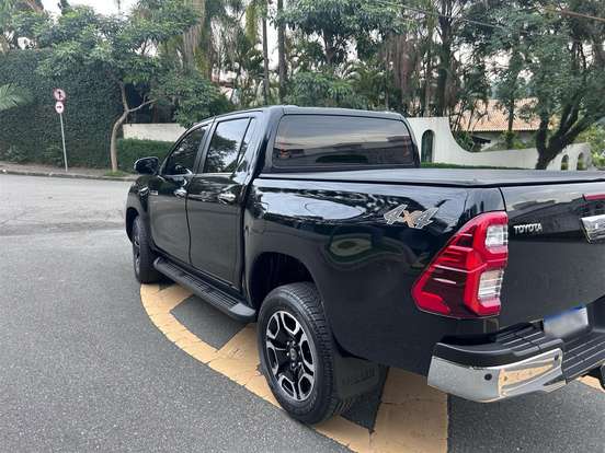 TOYOTA-HILUX-2025