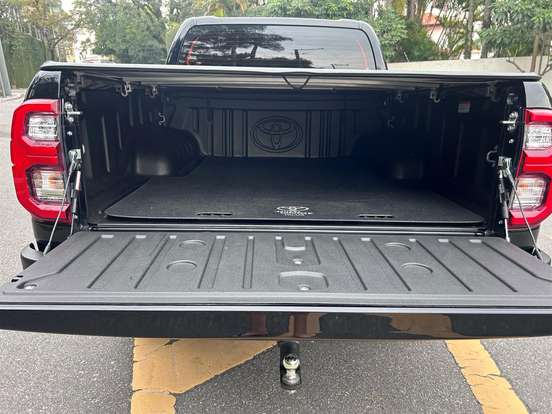 TOYOTA-HILUX-2025