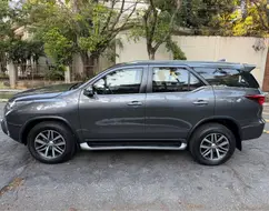 TOYOTA HILUX SW4 2.8 SRX 4X4 7 LUGARES 16V TURBO INTERCOOLER DIESEL 4P AUTOMÁTICO TOYOTA HILUX SW4 2.8 SRX 4X4 7 LUGARES 16V TURBO INTERCOOLER DIESEL 4P AUTOMÁTICO