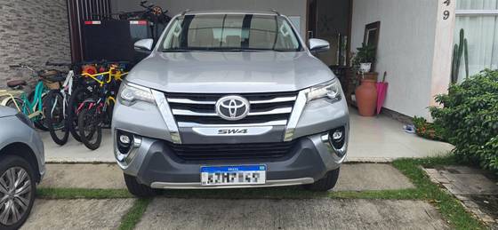 TOYOTA HILUX SW4 2.8 SRX 4X4 7 LUGARES 16V TURBO INTERCOOLER DIESEL 4P AUTOMÁTICO