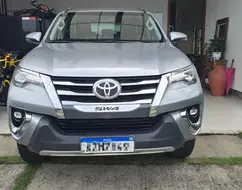 TOYOTA HILUX SW4 2.8 SRX 4X4 7 LUGARES 16V TURBO INTERCOOLER DIESEL 4P AUTOMÁTICO TOYOTA HILUX SW4 2.8 SRX 4X4 7 LUGARES 16V TURBO INTERCOOLER DIESEL 4P AUTOMÁTICO