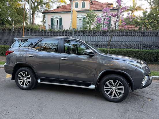 TOYOTA-HILUX SW4-2018
