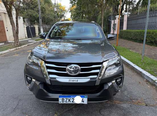 TOYOTA-HILUX SW4-2.8 SRX 4X4 7 LUGARES 16V TURBO INTERCOOLER DIESEL 4P AUTOMÁTICO TOYOTA-HILUX SW4-2018