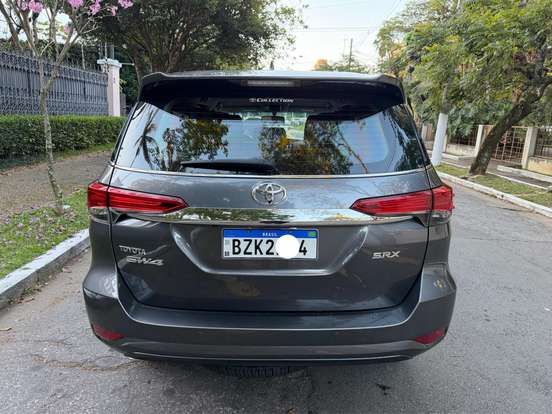 TOYOTA-HILUX SW4-2.8 SRX 4X4 7 LUGARES 16V TURBO INTERCOOLER DIESEL 4P AUTOMÁTICO TOYOTA-HILUX SW4-2018