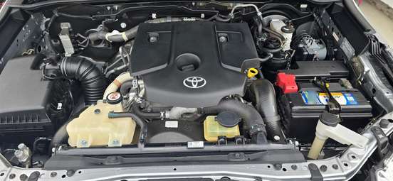 TOYOTA-HILUX SW4-2.8 SRX 4X4 7 LUGARES 16V TURBO INTERCOOLER DIESEL 4P AUTOMÁTICO TOYOTA-HILUX SW4-2018