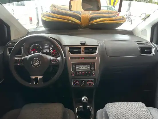 VOLKSWAGEN-FOX-2014