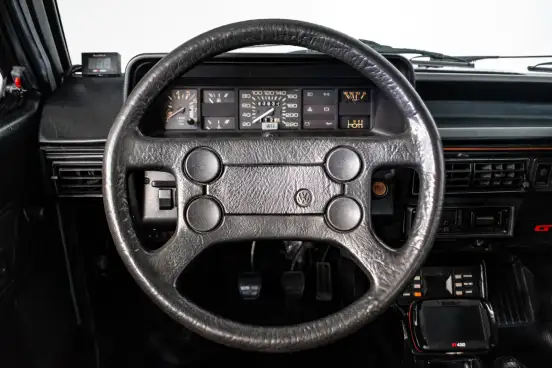 VOLKSWAGEN-GOL-1984