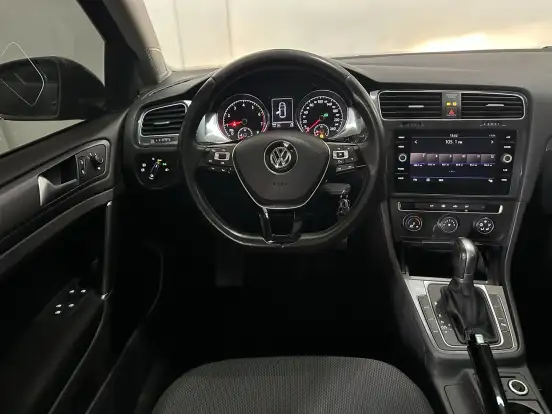 VOLKSWAGEN-GOLF-2017